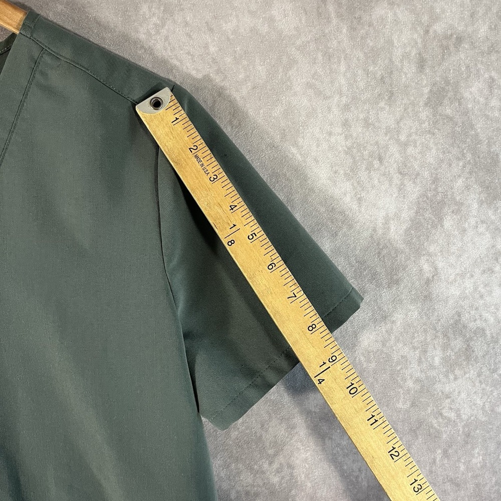 FIGS Technical Collection Women Medium M Scrub Top Green V-Neck 2 Pocket Shirt - Picture 4 of 7